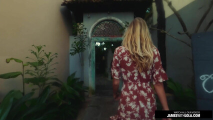 Частный секс в душе – худая блондинка хочет член в писю