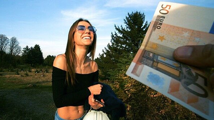 За 50 евро молодая незнакомка согласилась взять в рот у пикапера