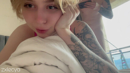 Ни свет, ни заря, а мы уже снимаем новое порно видео для подписчиков