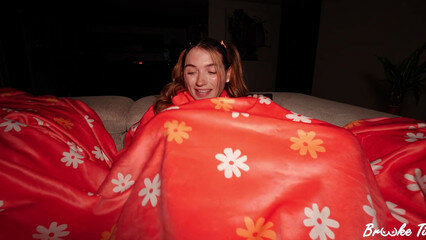 Я трахнул приемную сестренку, когда увидел её лысую писю