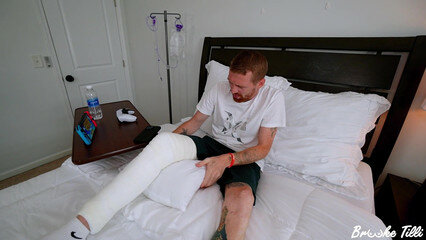 Медсестра молодец, и анализы взяла, и на члене попрыгала!