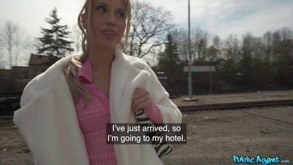 Пикапер развел молодую незнакомку на секс в микроавтобусе