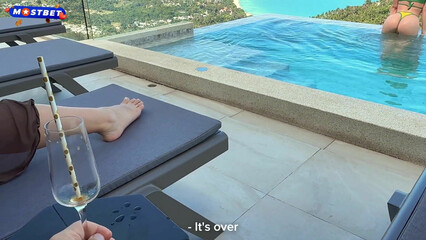 На отдыхе чувак выебал рыженькую барменшу, где все включено