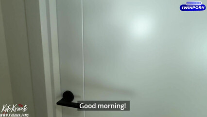 Красотке так сильно хотелось секса, что она соблазнила работника отеля